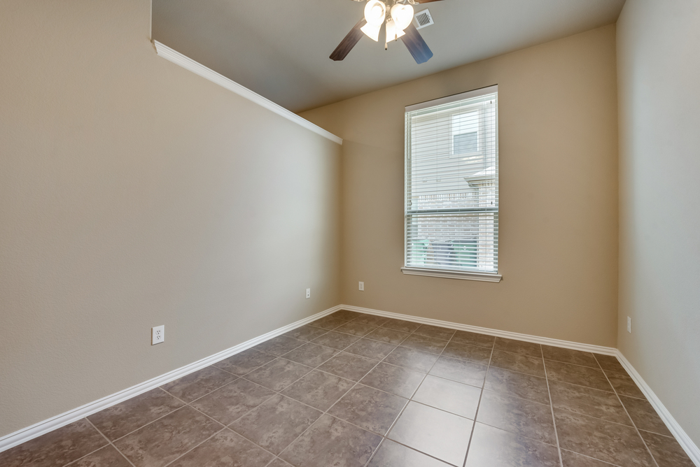    Dining Area offers Ceiling Fan 