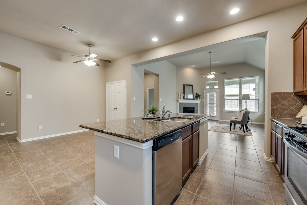    Chef s Kitchen and Breakfast Area 