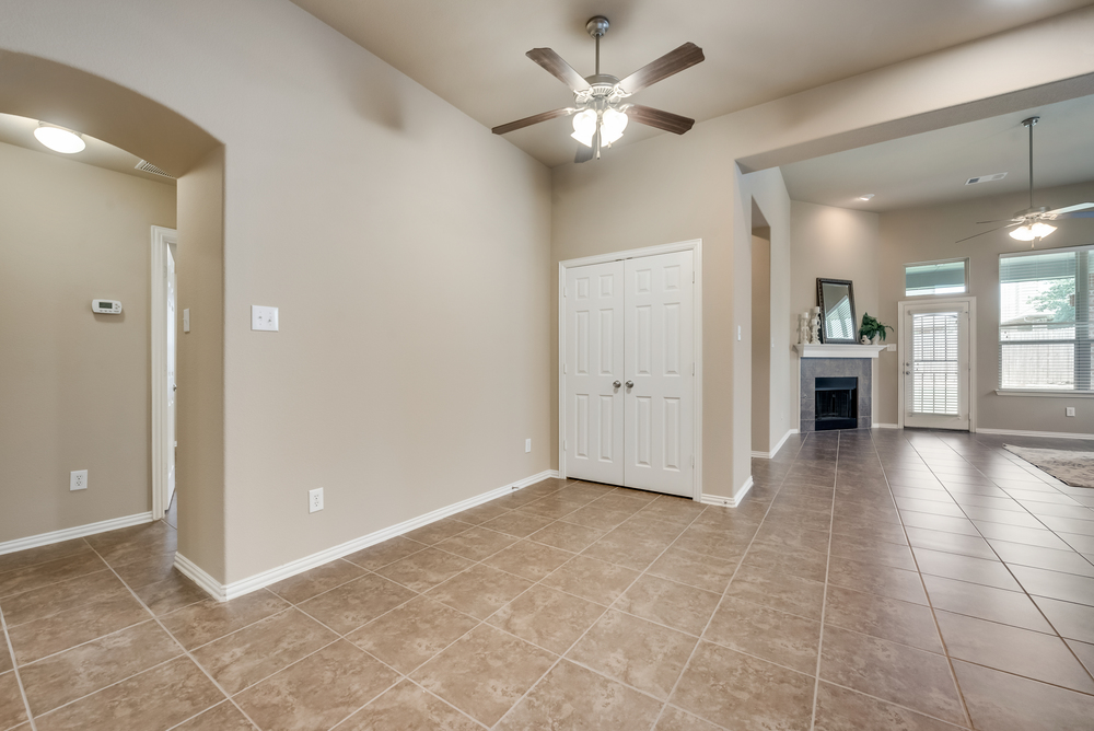    Breakfast Area with Ceiling Fan 