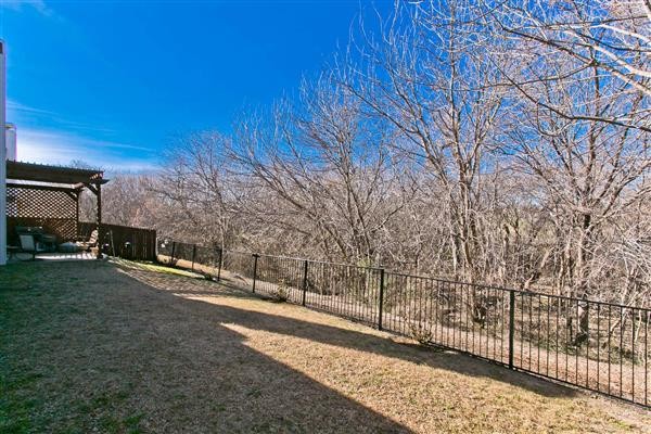    Heavily Treed Creek Lot 