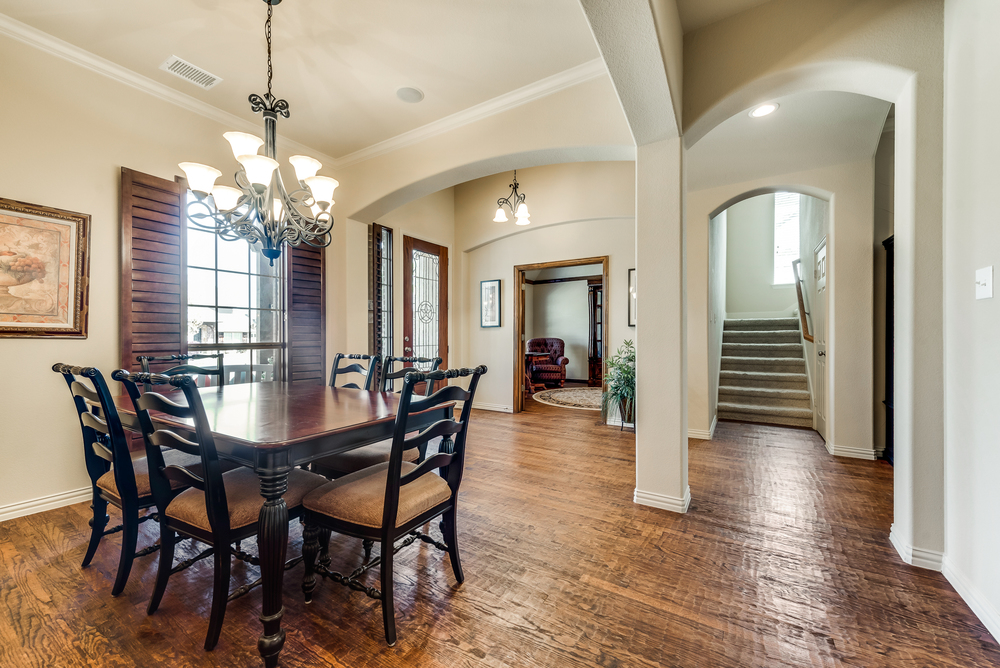    Elegant Formal Dining and Entry 