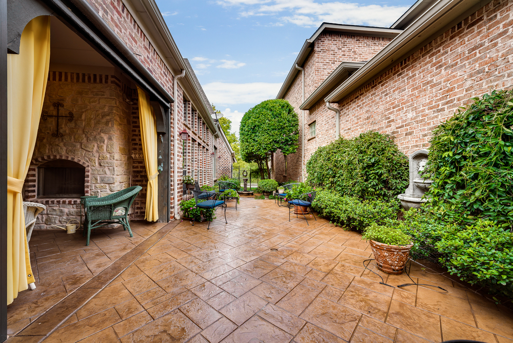    Stunning Patio 