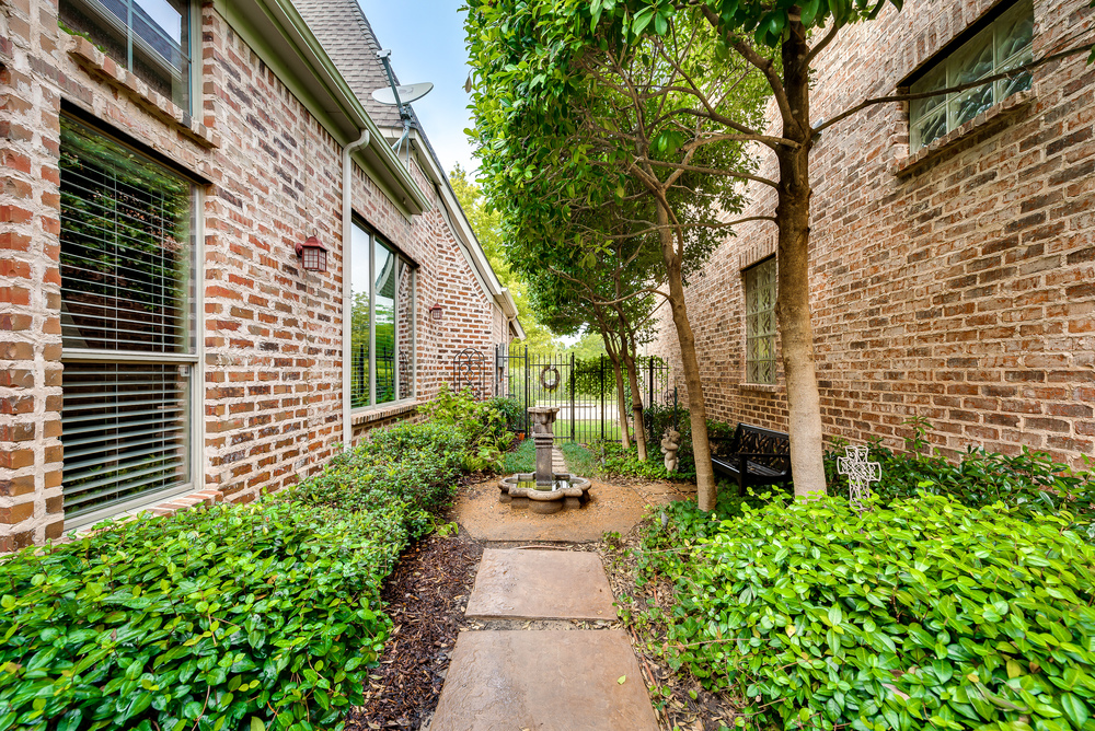    Courtyard with Fountains 