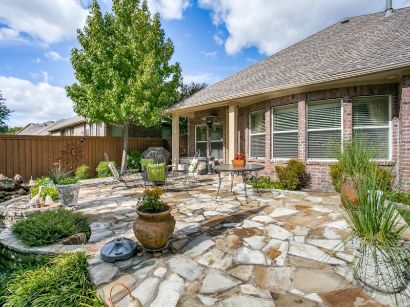      Extended Flagstone Patio 