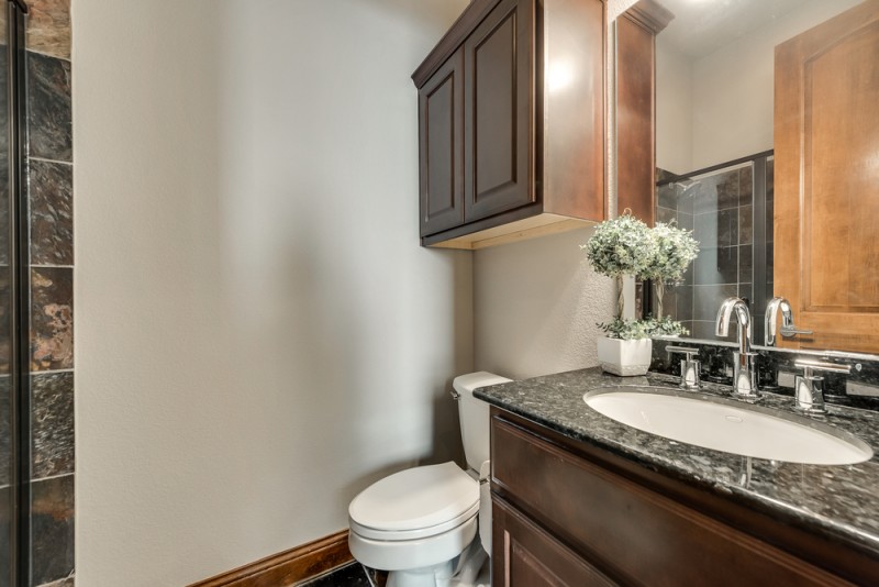    First Floor Ensuite Bathroom 