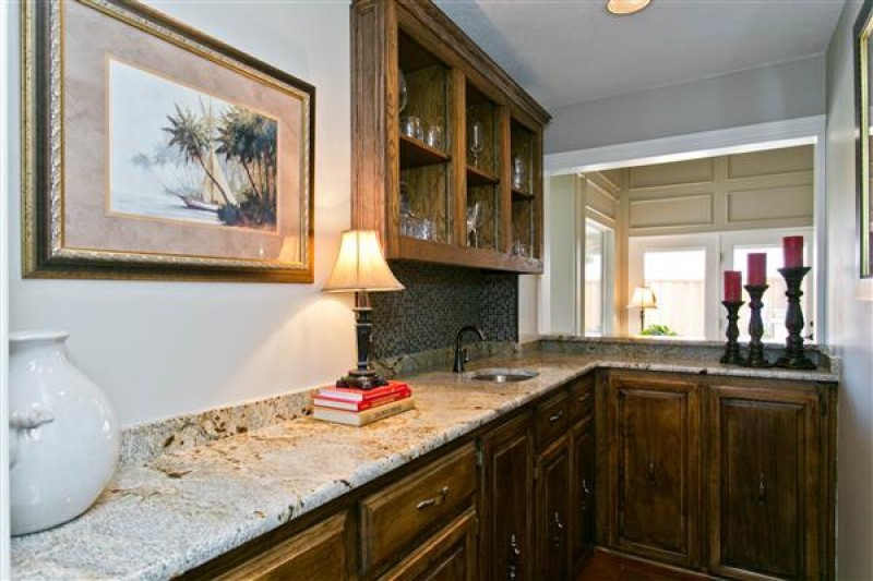    Wet Bar with Granite 