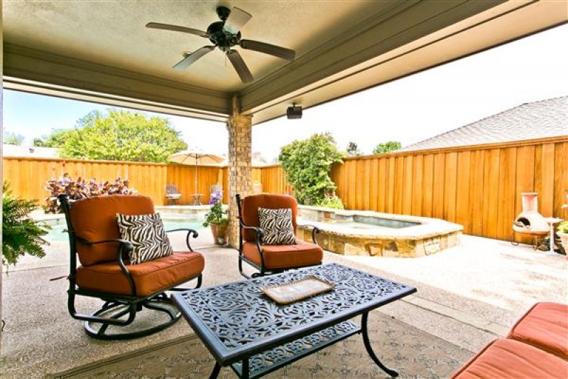    Covered Patio 