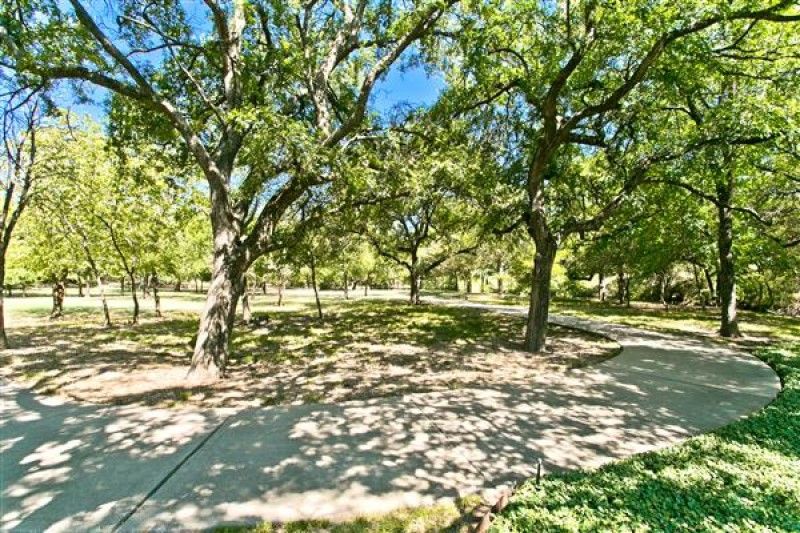    Walking Trails within Adjacent Greenbelt 