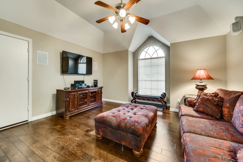    Upstairs Game Room with Surround Sound 