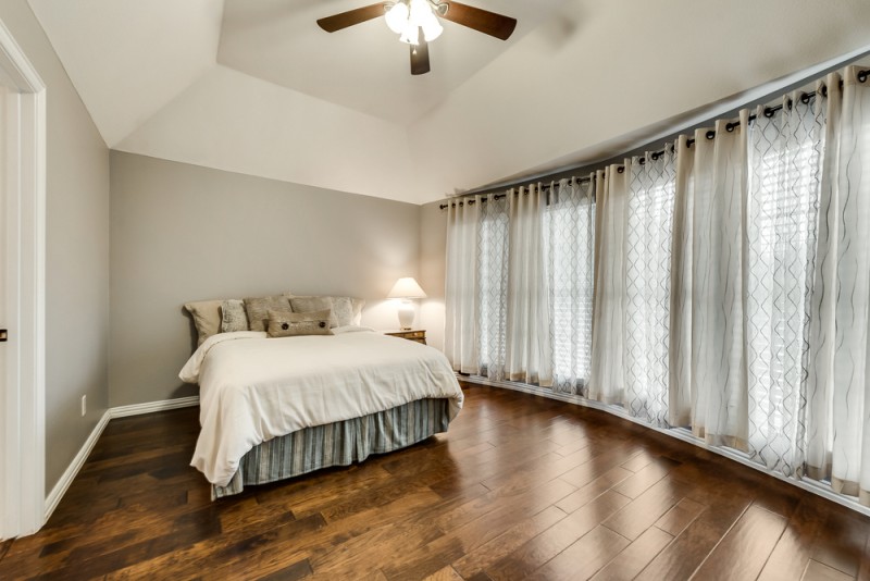    Secondary Bedroom with Ensuite Full Bathroom 