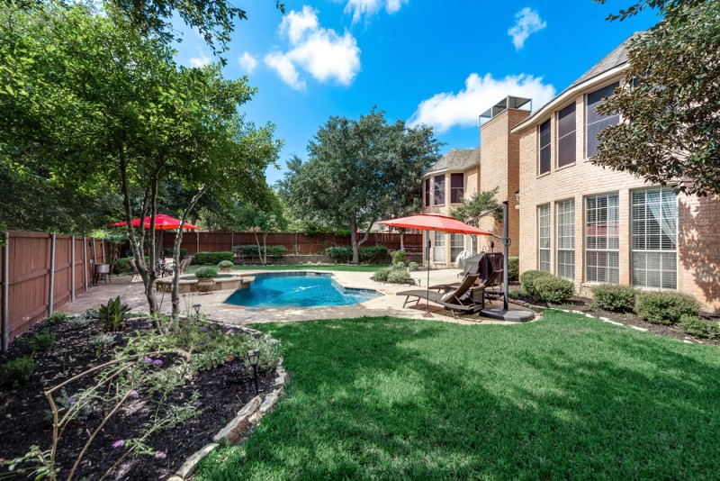    Relaxing Backyard Oasis 