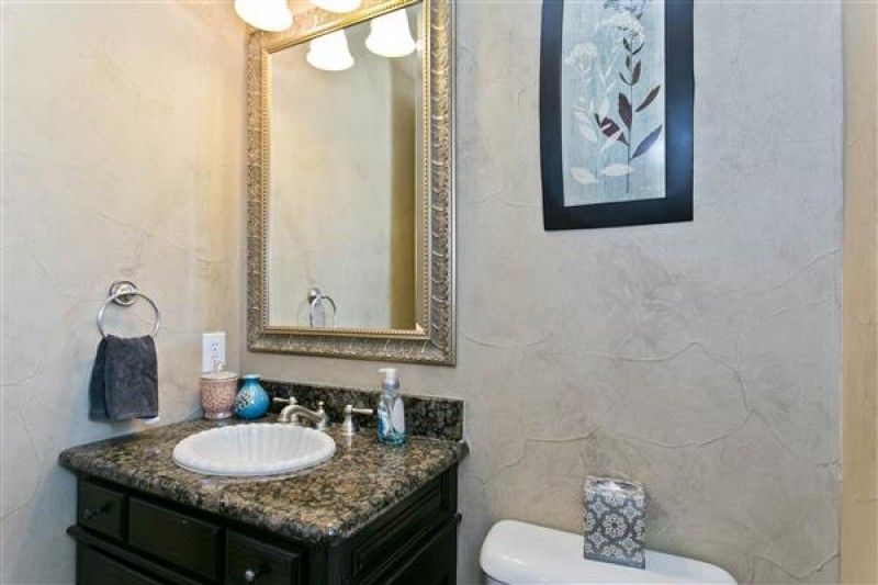    Main Level Powder Room 