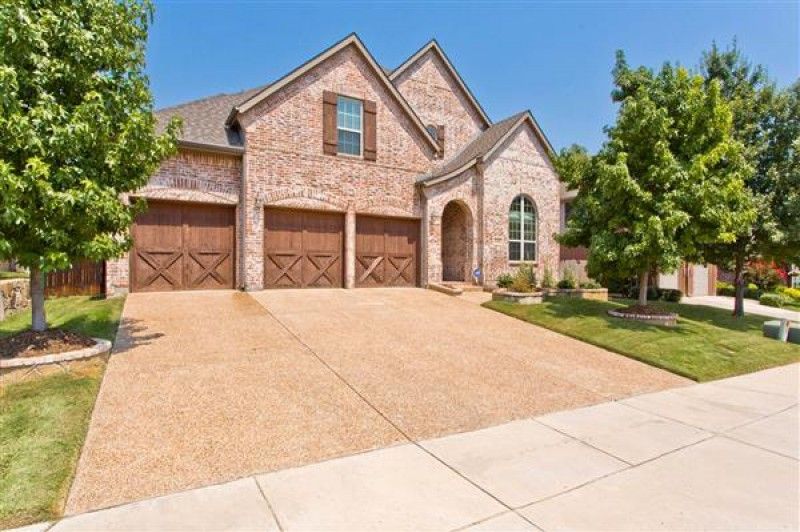    Driveway  Garage 