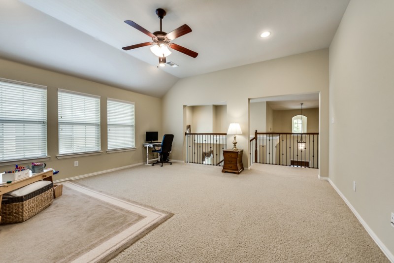    Spacious Upstairs Game Room 