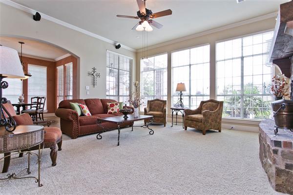    Family with View of Pool  Golf Course 