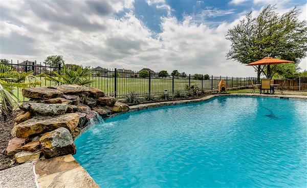    Pool with Play area 