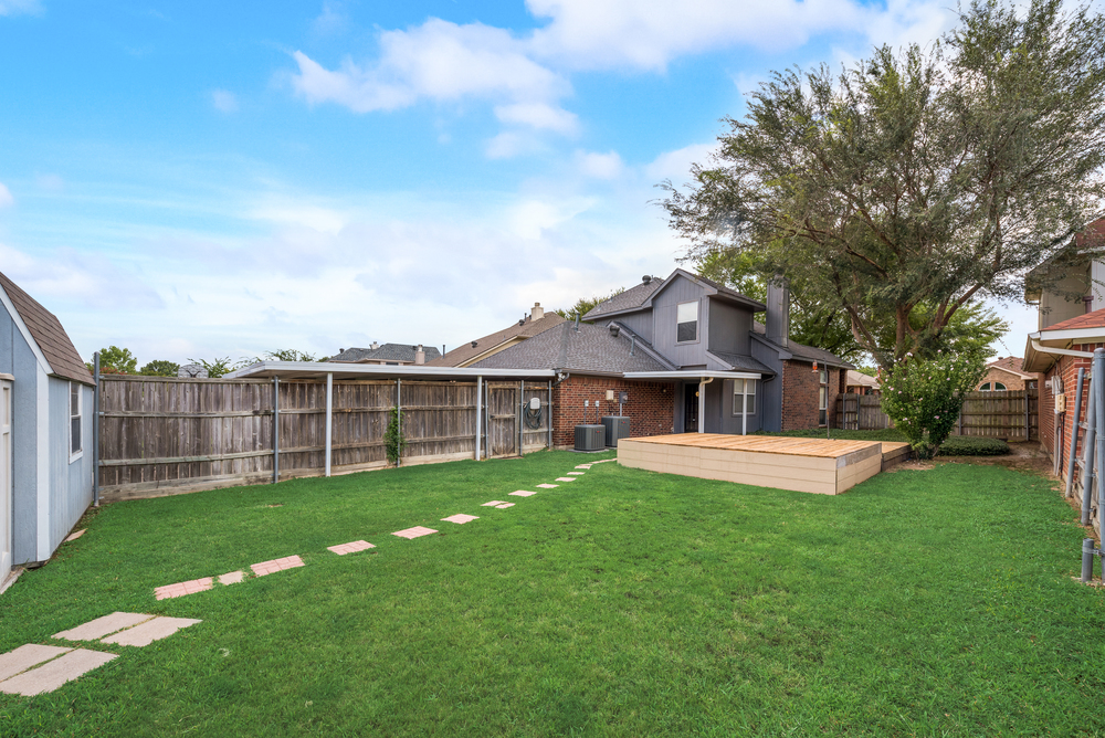    Grassy Backyard 