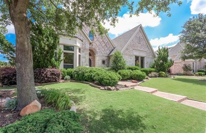    Landscaped Front Yard 