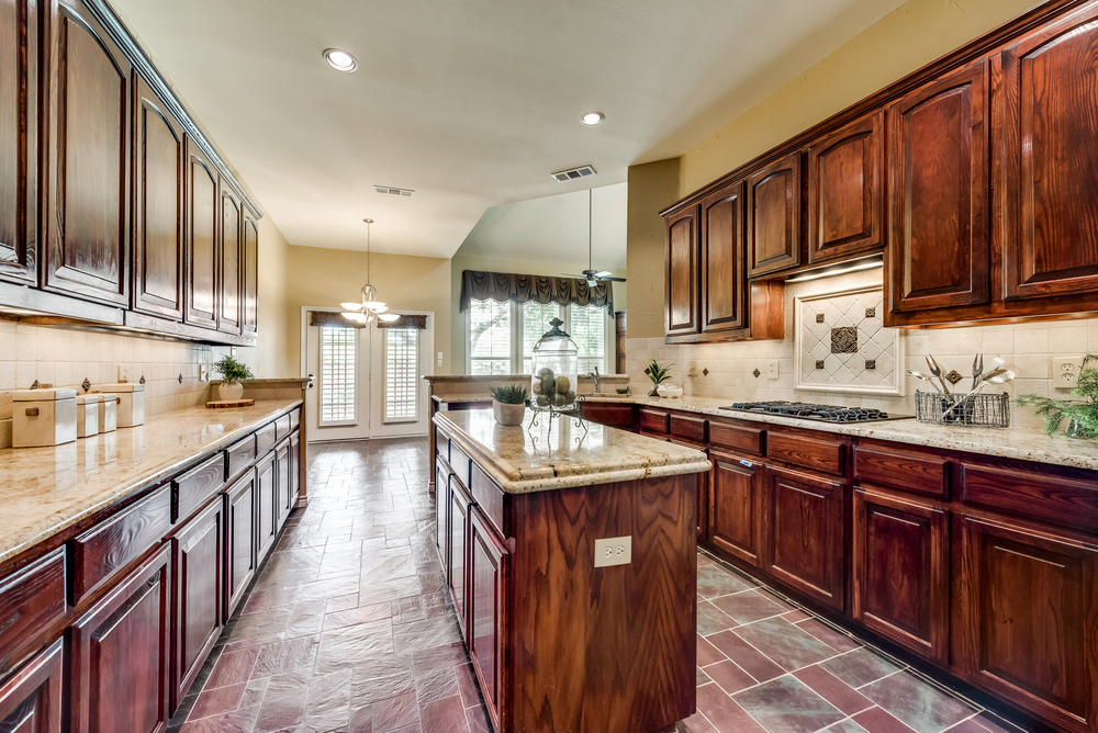    Gourmet Kitchen features Stone Backsplash 