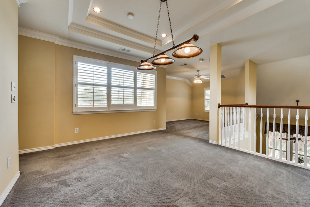    Spacious Upstairs Game Room and Loft 