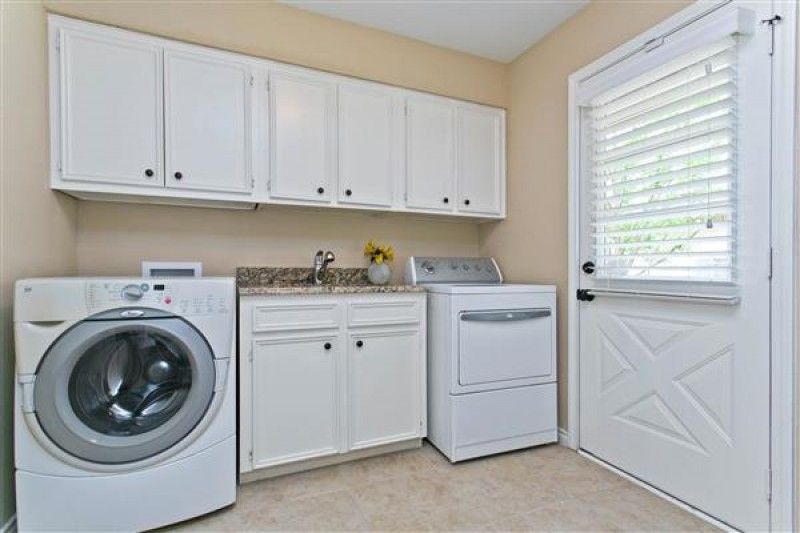    Large utility room 