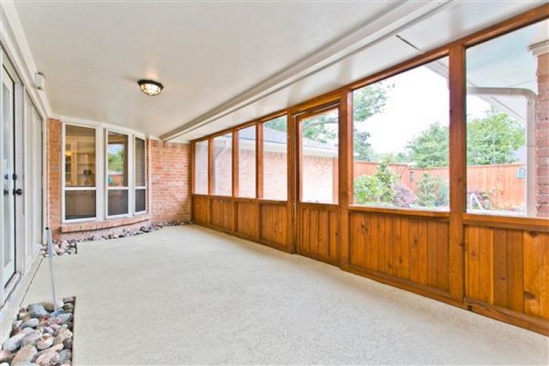    Screened porch 