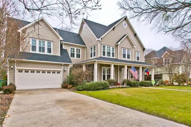    Oversized   Car Garage 