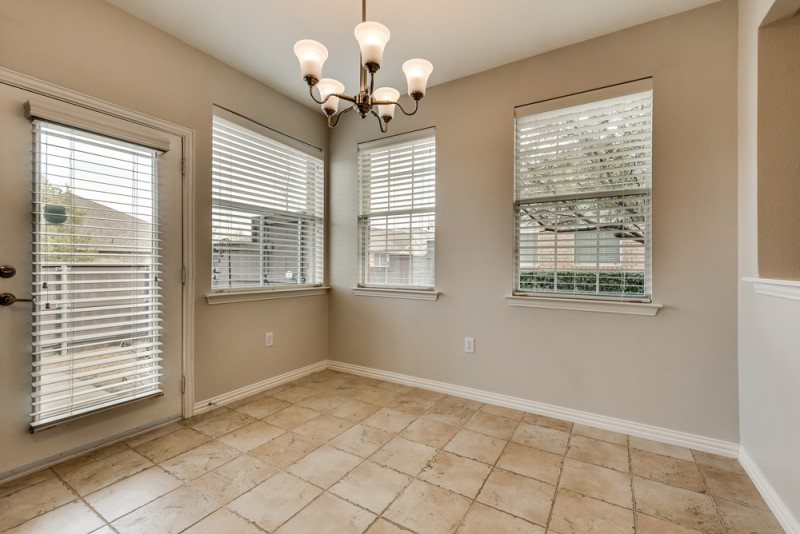    Breakfast Area with Great Natural Light 