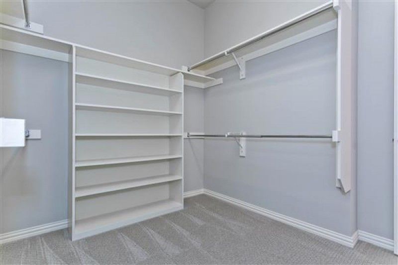    Walk in Closet 