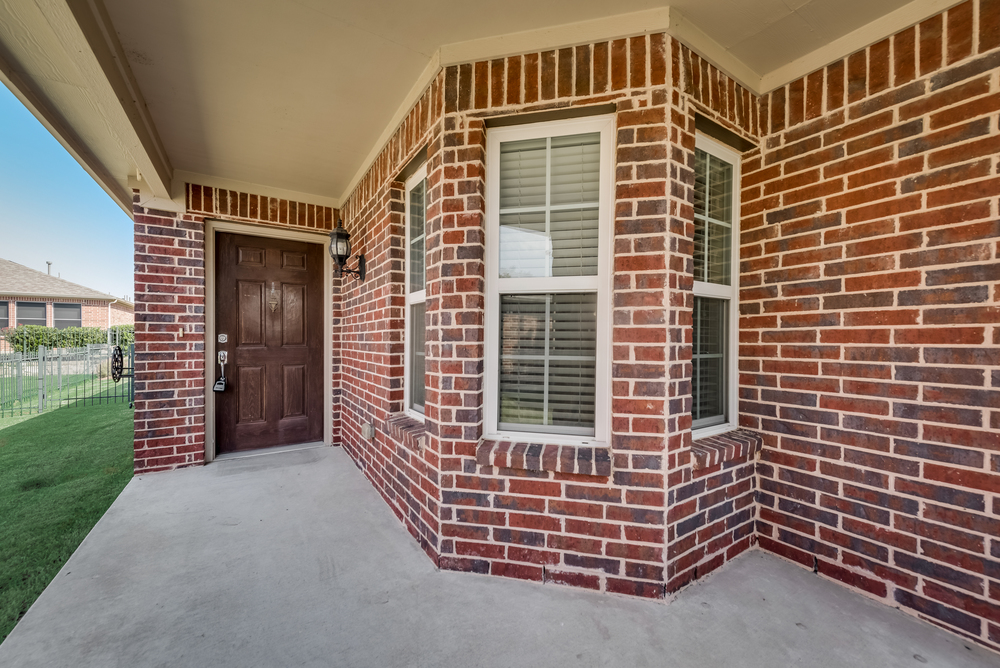    Large Covered Front Porch 