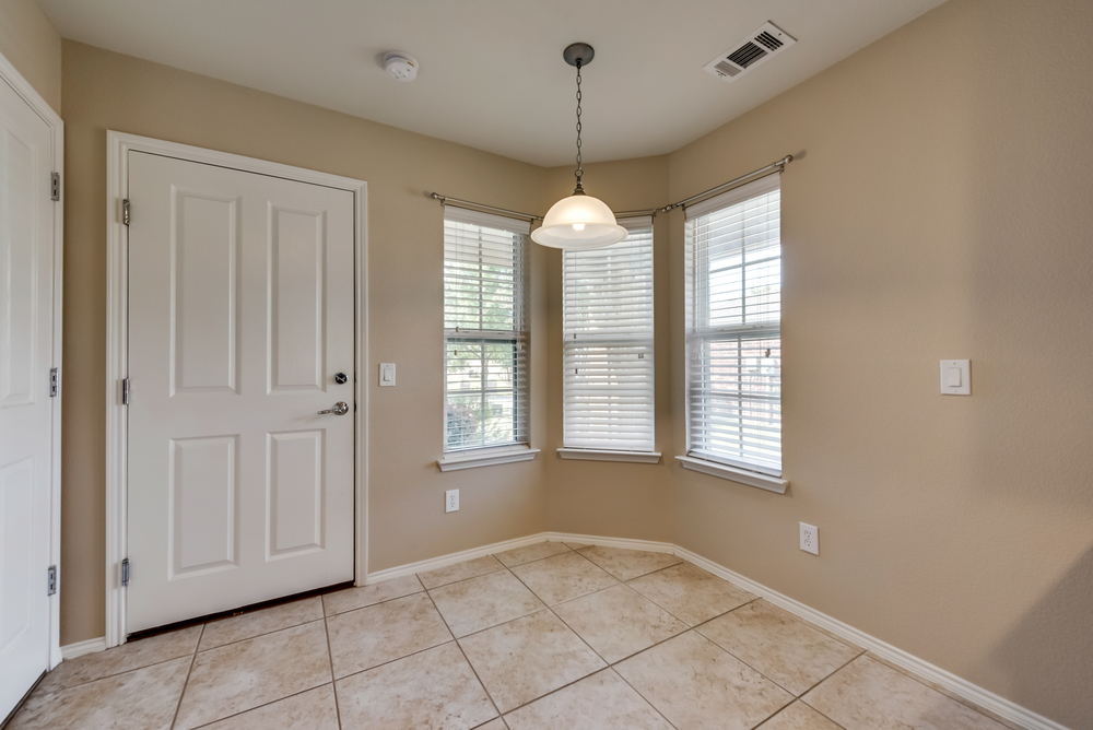    Eat In Breakfast Nook Area 