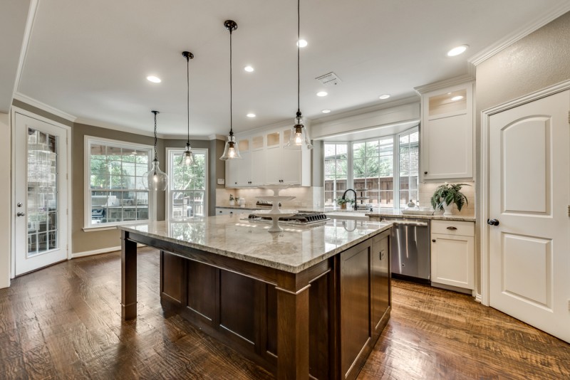    Gourmet Kitchen with Large Island 