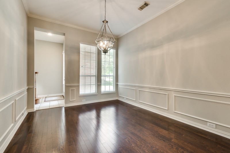    Formal Dining Room 