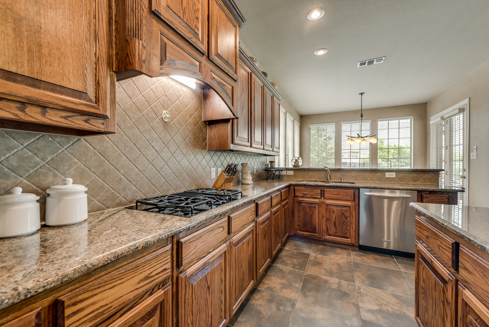    Gourmet Kitchen with Gas Cooktop 