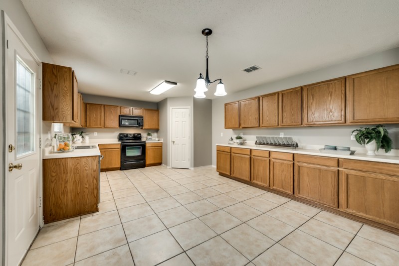    Spacious Kitchen and Breakfast Area 