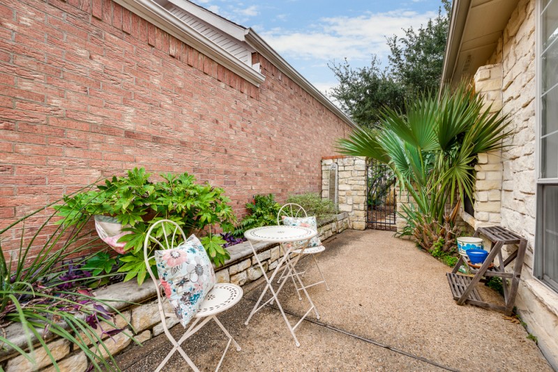    Backyard Patio 