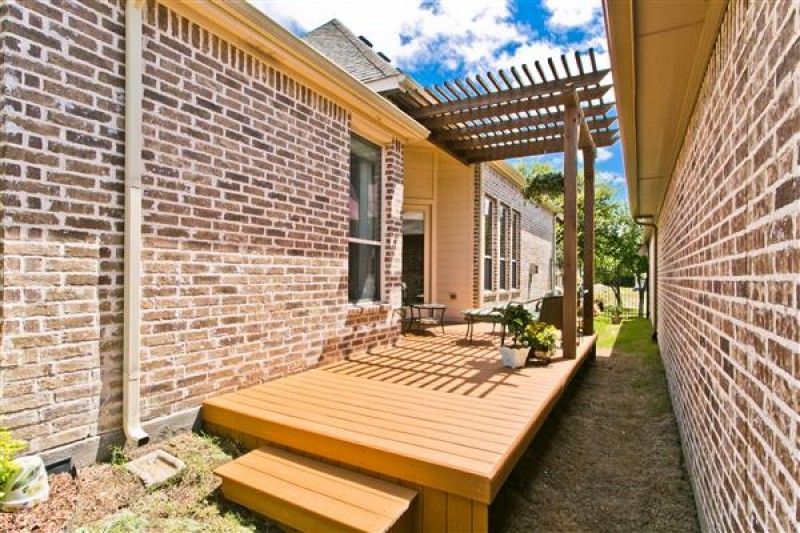    Pergola covered Deck 