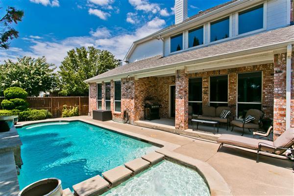    Covered patio 