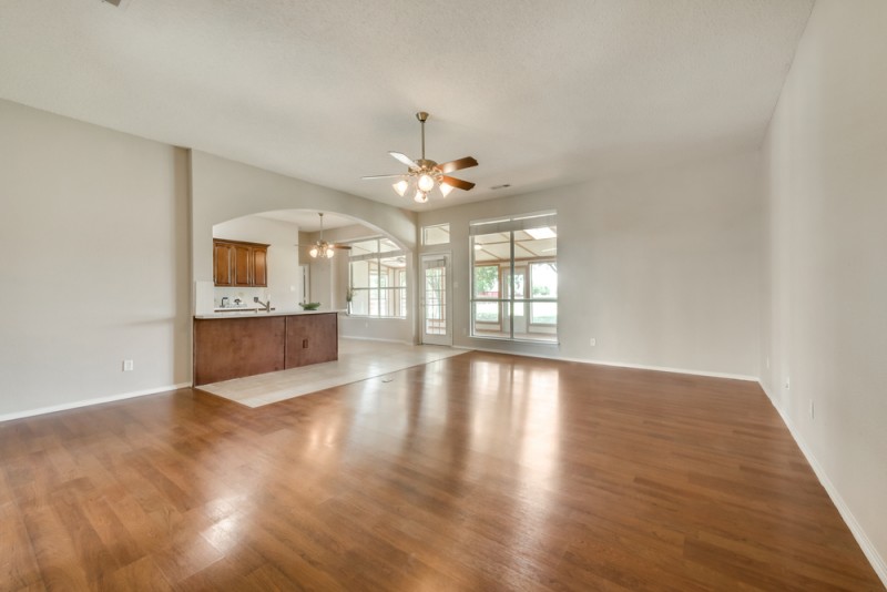    Spacious Inviting Family Room 